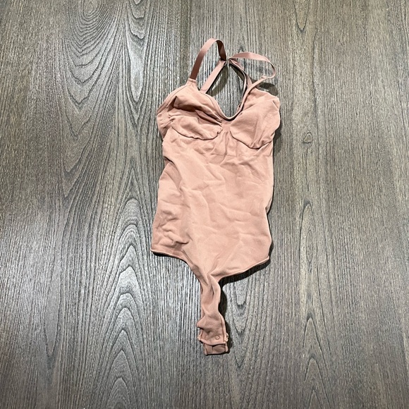 SKIMS Other - NWOT Skims Sculpting Thong Bodysuit  - Size S/M